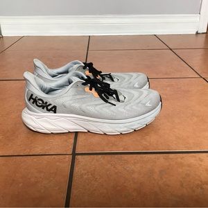 Hoka Arahi 6
